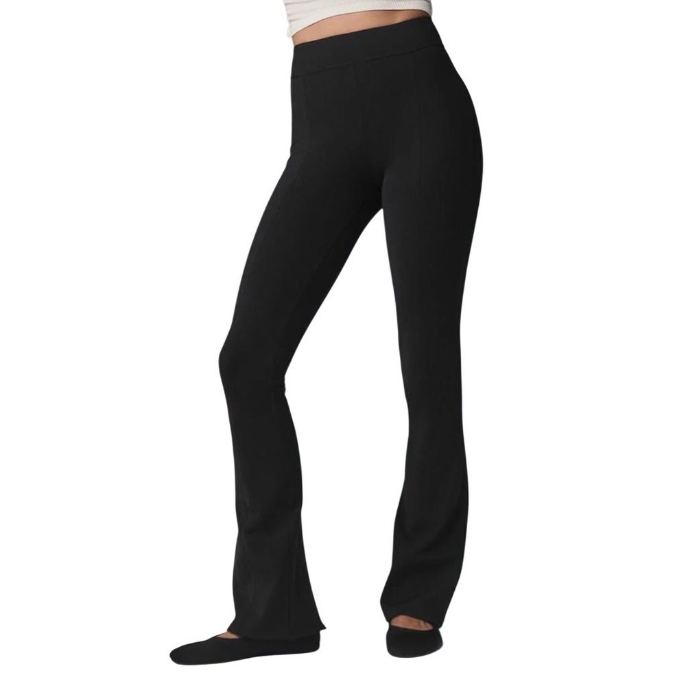 ALO YOGA Women's Airbrush High-Waist Kick-Back Legging, Black, Size Small